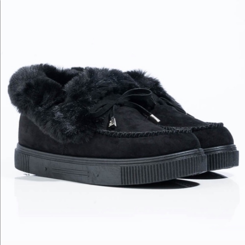 Black Fuzzy Furry Slip-on Moccasin Slippers - Picture 3 of 12